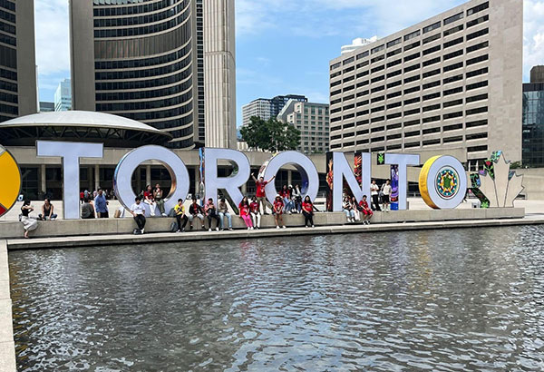 Estudiantes del Colegio Oliverio Cromwell en un viaje escolar a Canadá