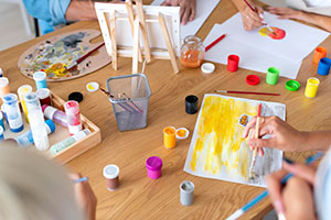 otografía del taller de arte en el Colegio Oliverio Cromwell