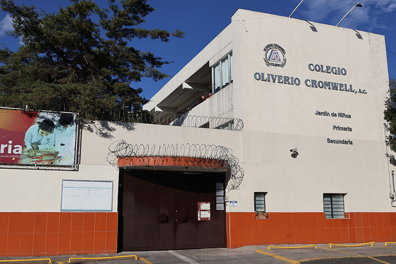 Fachada de plantel Tlalpan del Colegio Oliverio Cromwell
