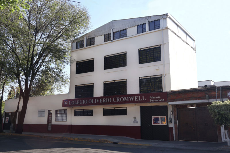 Fachada de plantel Xochimilco del Colegio Oliverio Cromwell